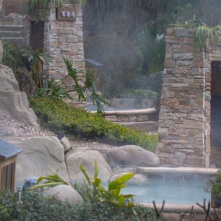 Howard Johnson Huashuiwan Hot Springs Resort Ченду Екстер'єр фото