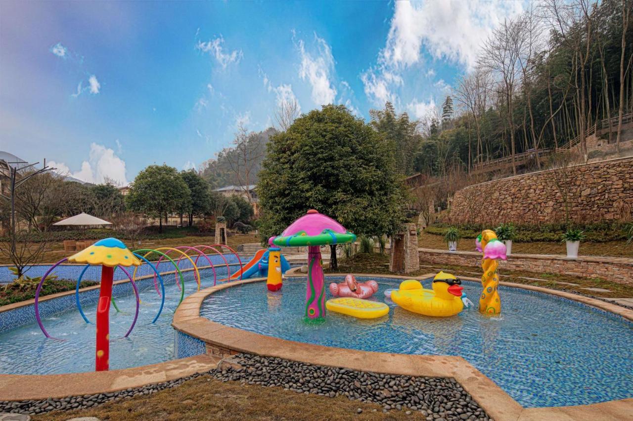Howard Johnson Huashuiwan Hot Springs Resort Ченду Екстер'єр фото