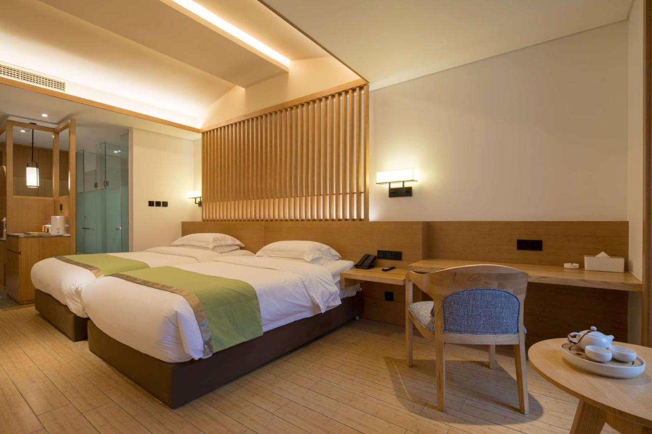 Howard Johnson Huashuiwan Hot Springs Resort Ченду Екстер'єр фото