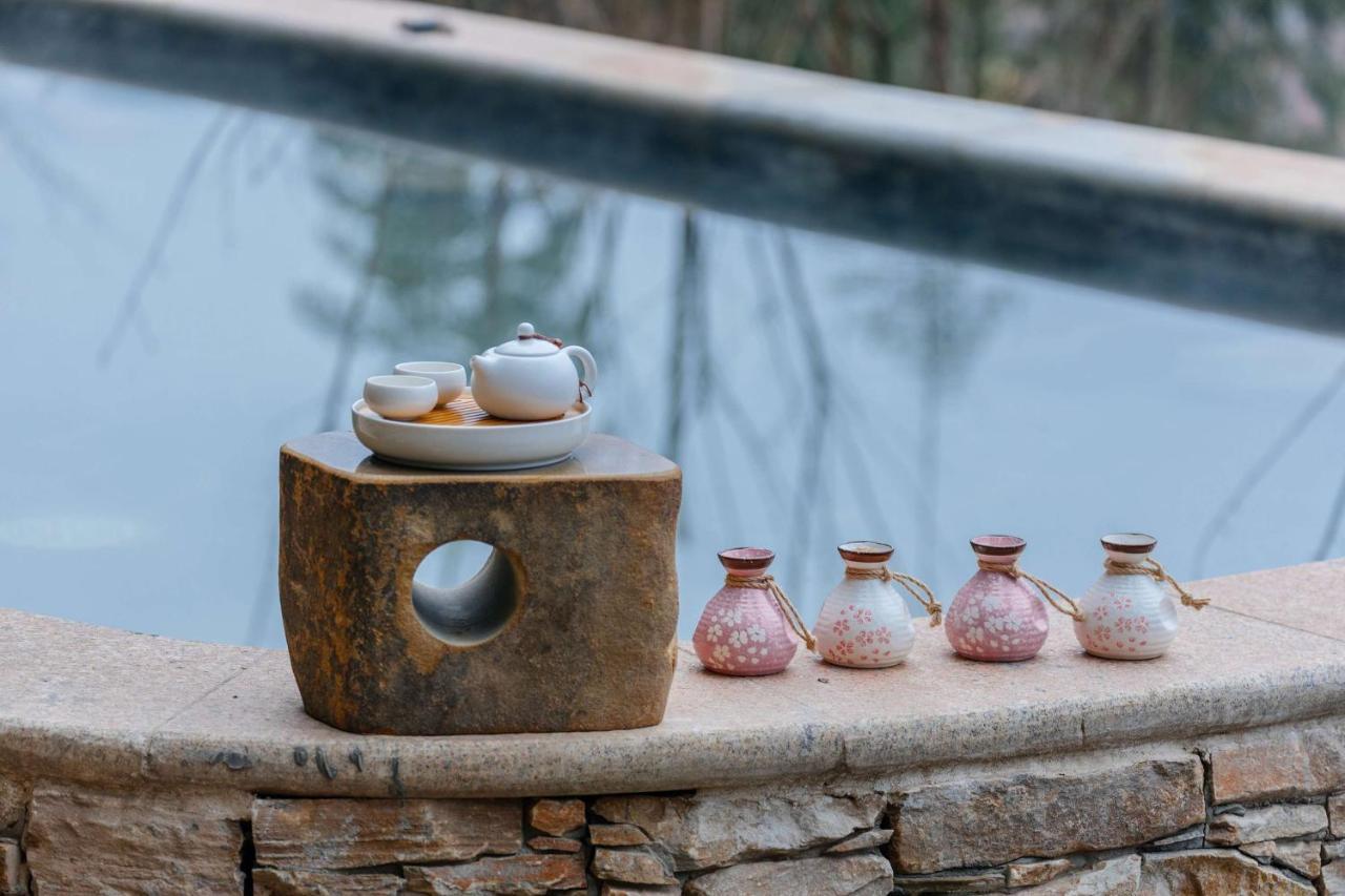 Howard Johnson Huashuiwan Hot Springs Resort Ченду Екстер'єр фото