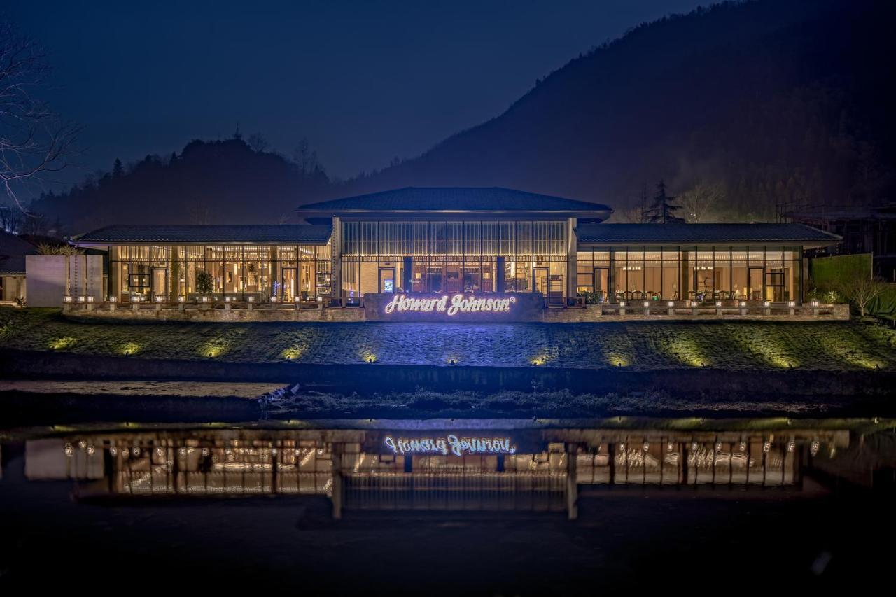 Howard Johnson Huashuiwan Hot Springs Resort Ченду Екстер'єр фото