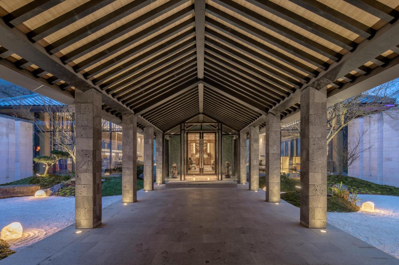 Howard Johnson Huashuiwan Hot Springs Resort Ченду Екстер'єр фото