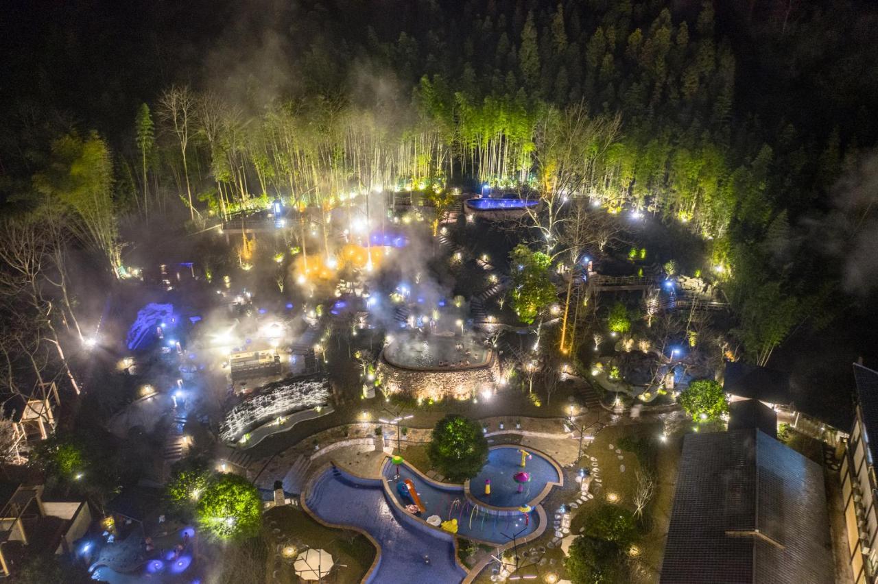 Howard Johnson Huashuiwan Hot Springs Resort Ченду Екстер'єр фото
