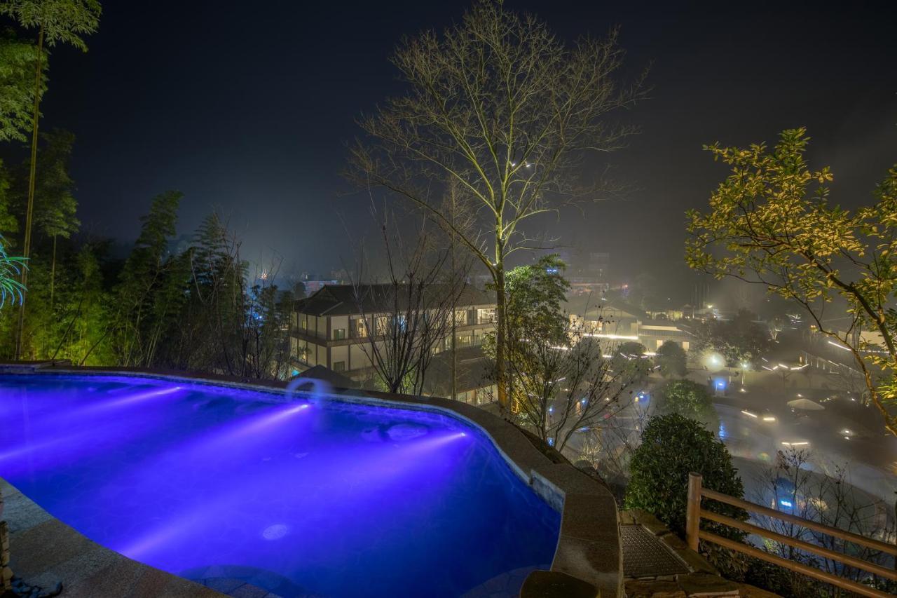 Howard Johnson Huashuiwan Hot Springs Resort Ченду Екстер'єр фото