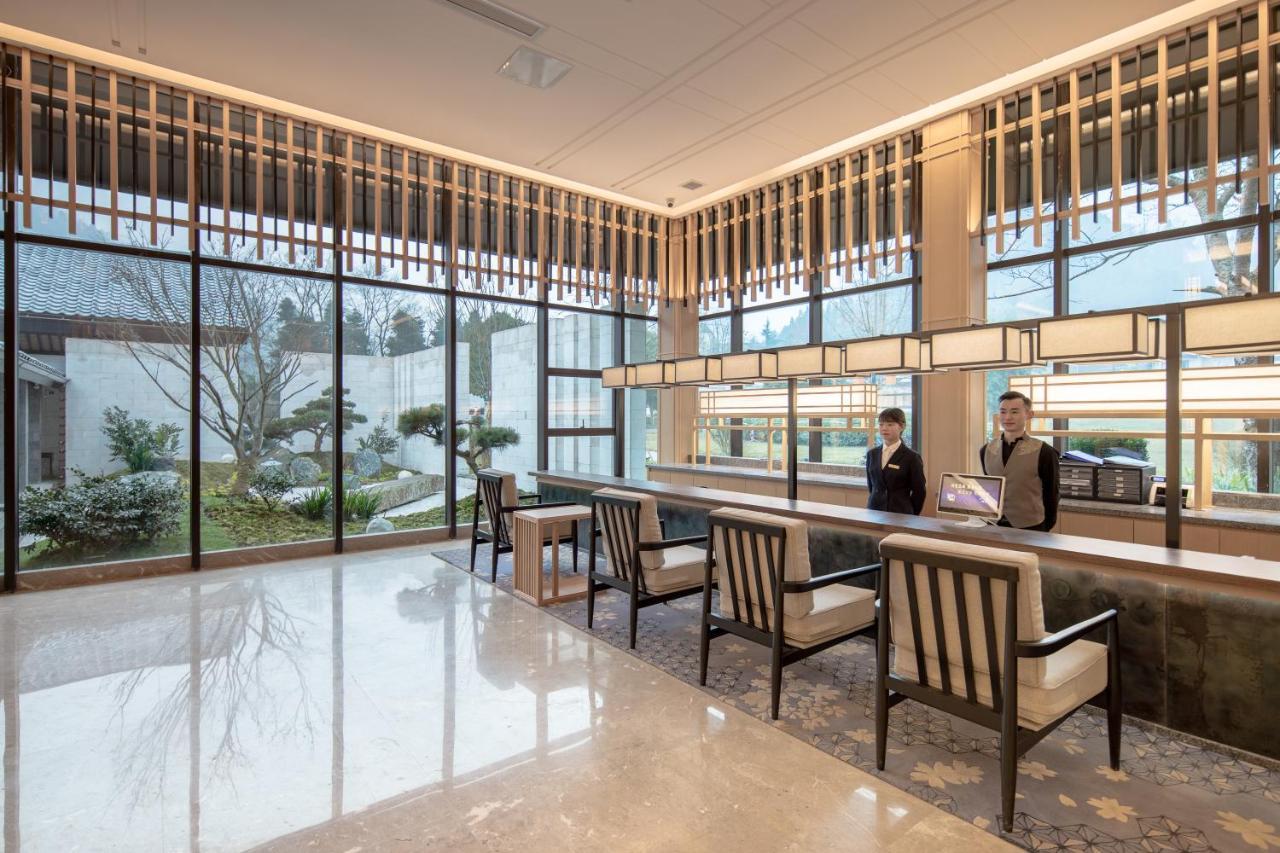 Howard Johnson Huashuiwan Hot Springs Resort Ченду Екстер'єр фото