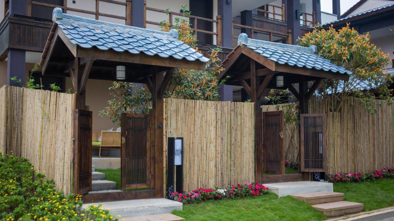 Howard Johnson Huashuiwan Hot Springs Resort Ченду Екстер'єр фото